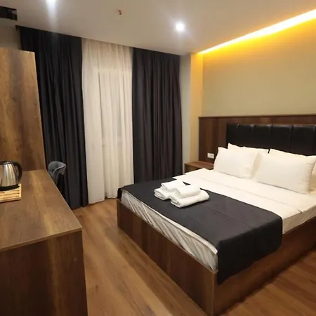 Bzn Airport 3*