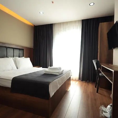 Bzn Airport 3*